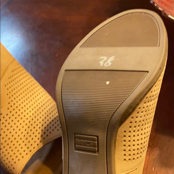 Sandals - Picture 3 of 8